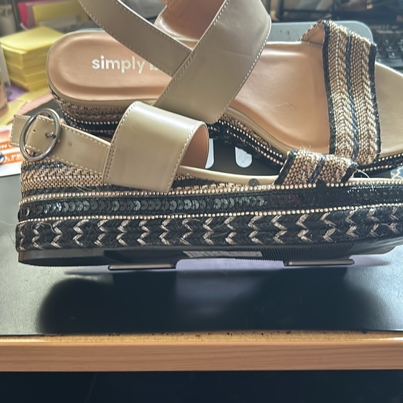Make An Offer Simple Bee strap sandals 😎 - Picture 3 of 4